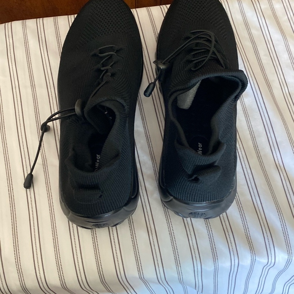 Black Sneakers with Sleek Design and Comfort.
